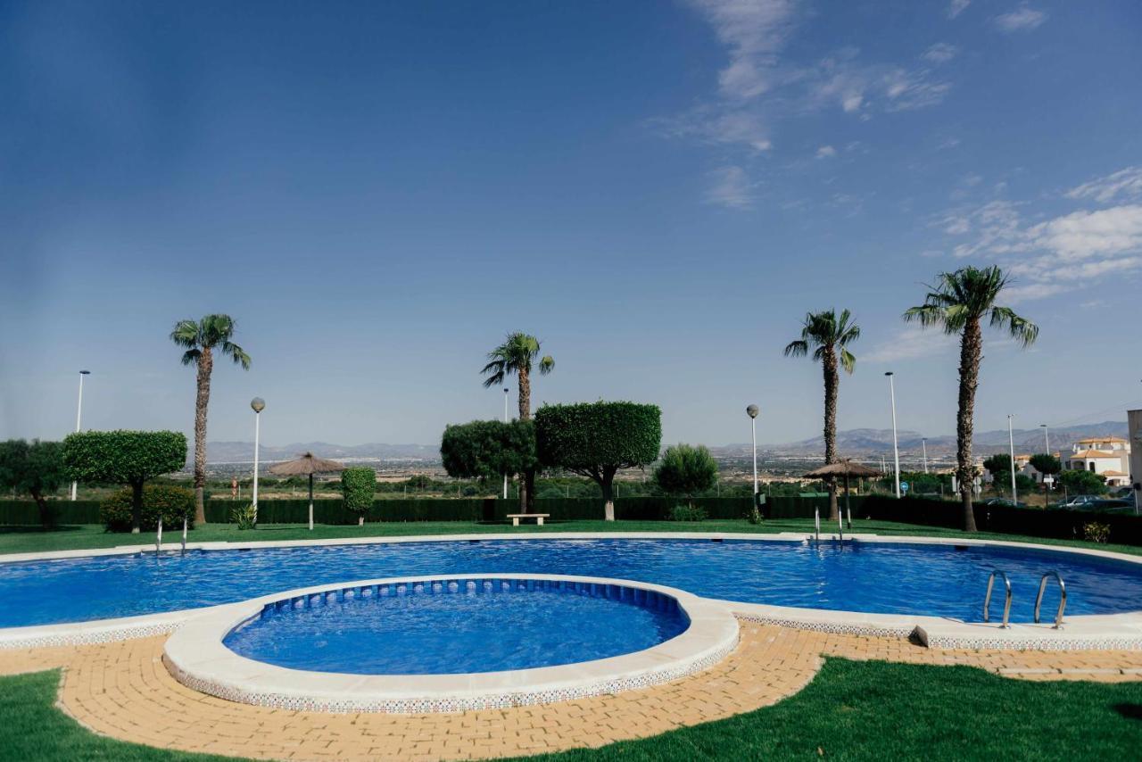 אליקאנטה Stunning 2 Bedroom Apartment With Pool View מראה חיצוני תמונה